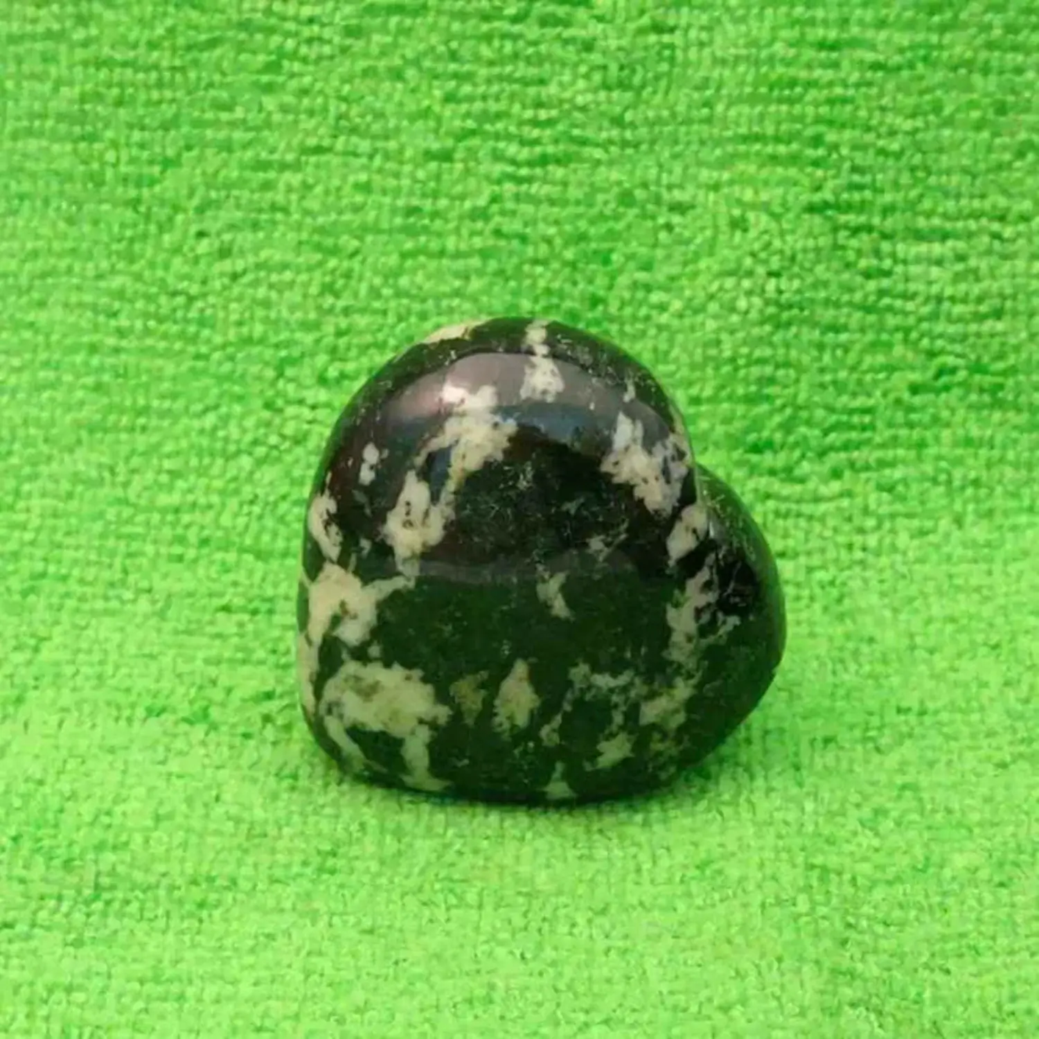 Black & White Tourmaline Healing Crystal Heart Stone - To Be Happy - Image 5