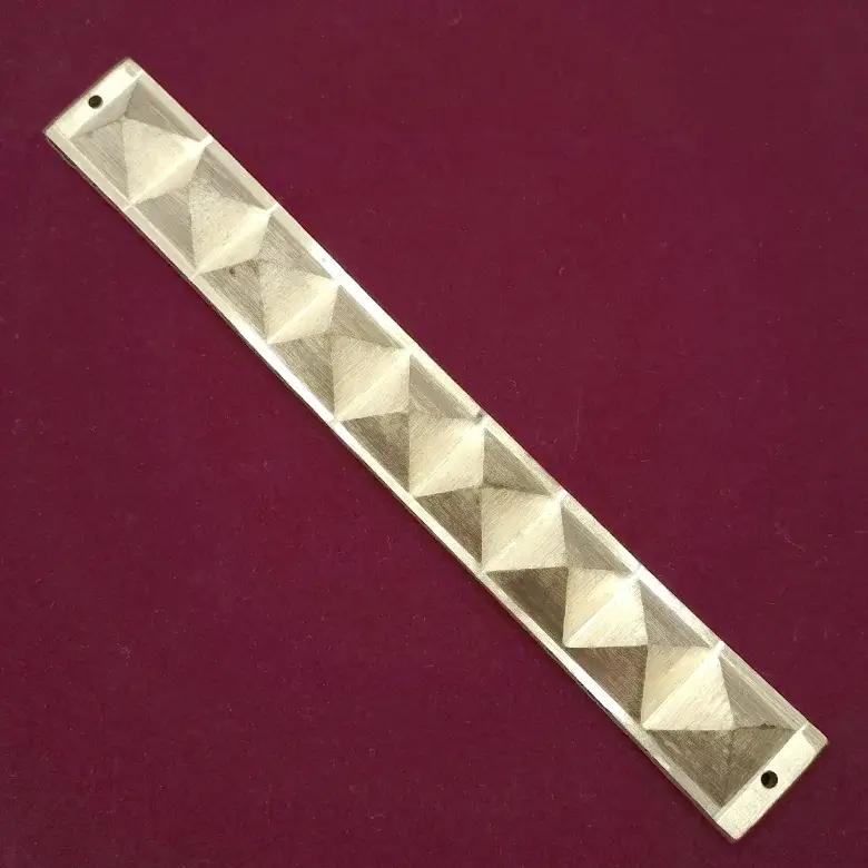 Brass Strip 9 Pyramid Divider - Image 7