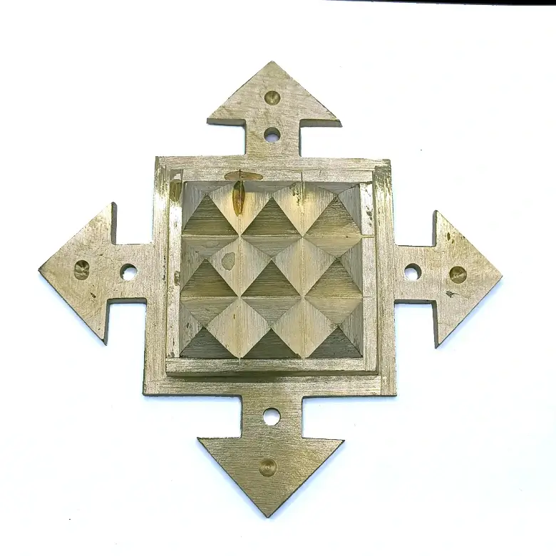 Four Direction Arrow with Pyramid Plate - Image 3