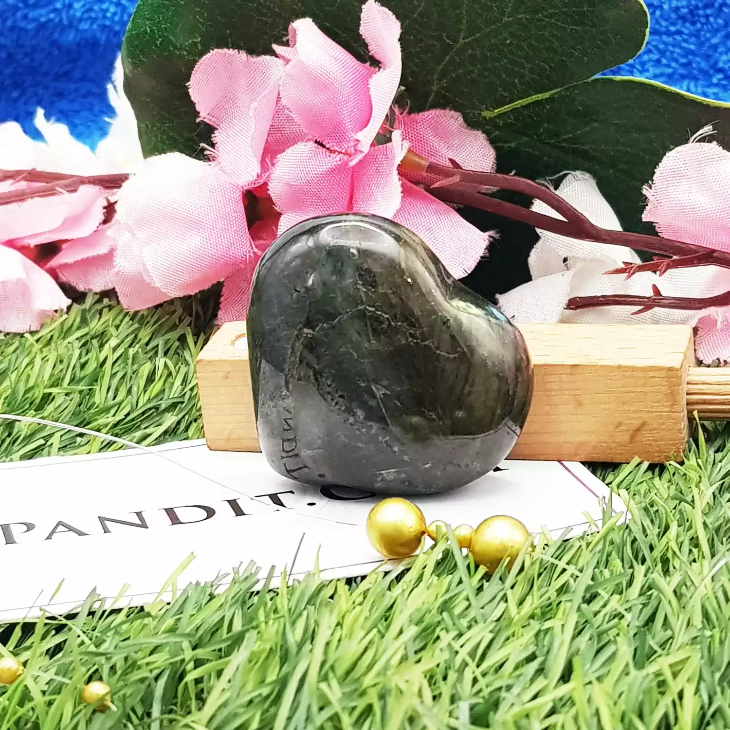 Labradorite Healing Crystal Heart Stone - To enhance Intuition - Image 3