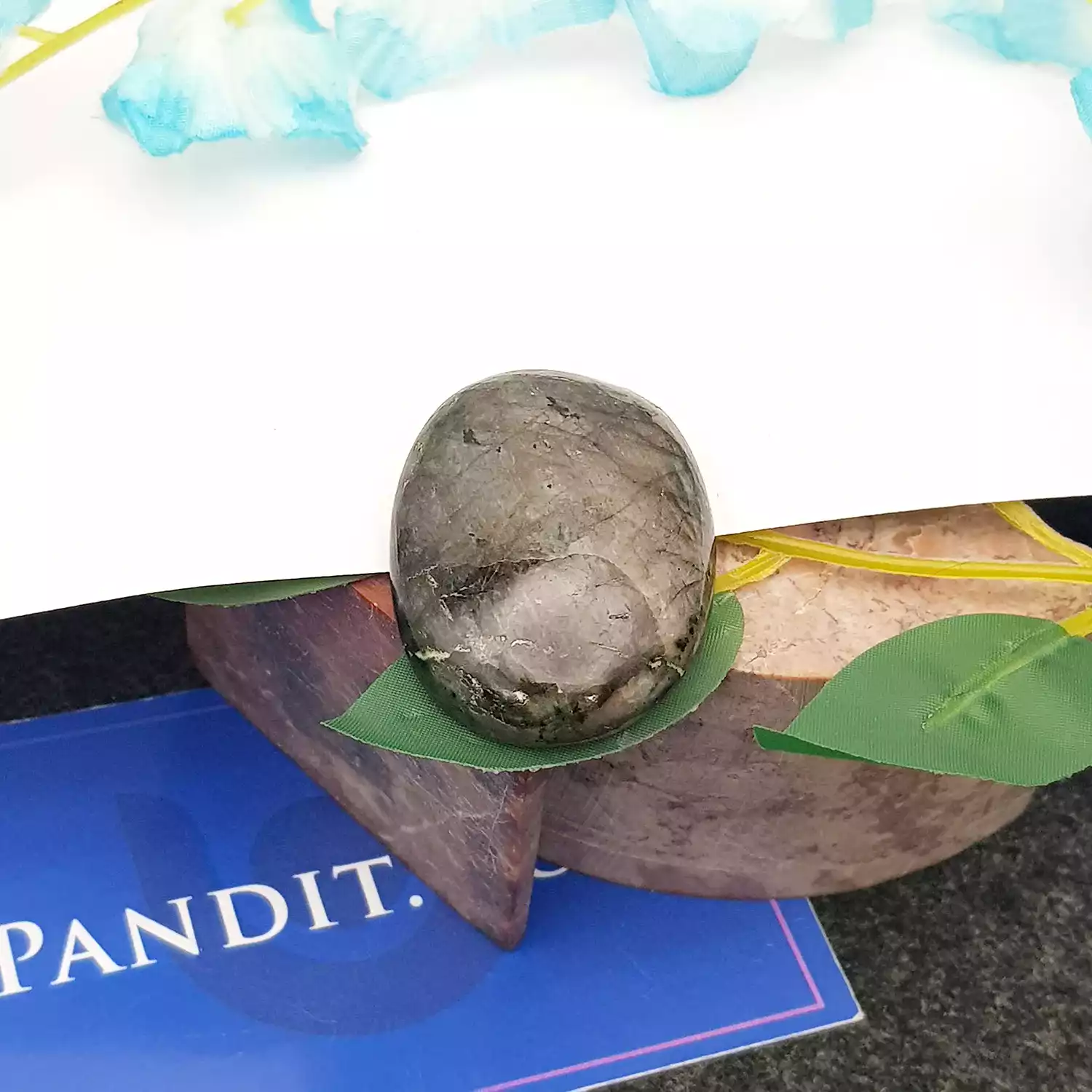 Labradorite Worry Stone - To Think Creatively & Inspire Others - Image 2