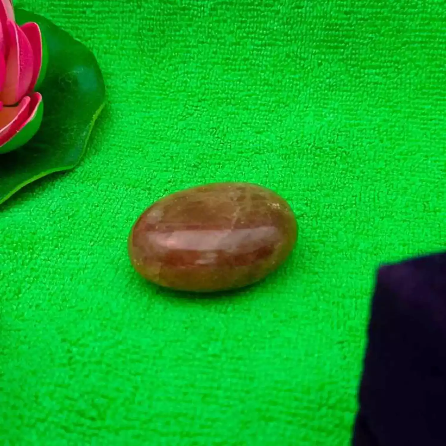 Strawberry Quartz Healing Crystal Palm Stone - Image 7
