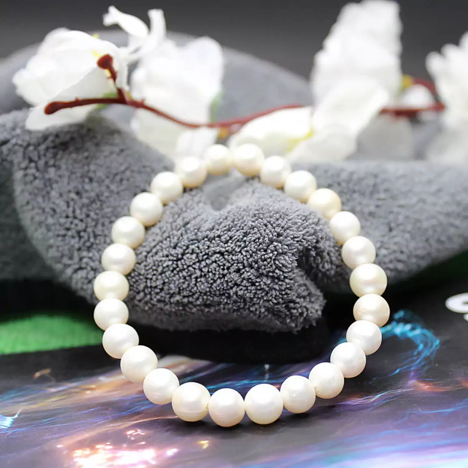 White Pearls Bracelet - To Adds Charm To Personality